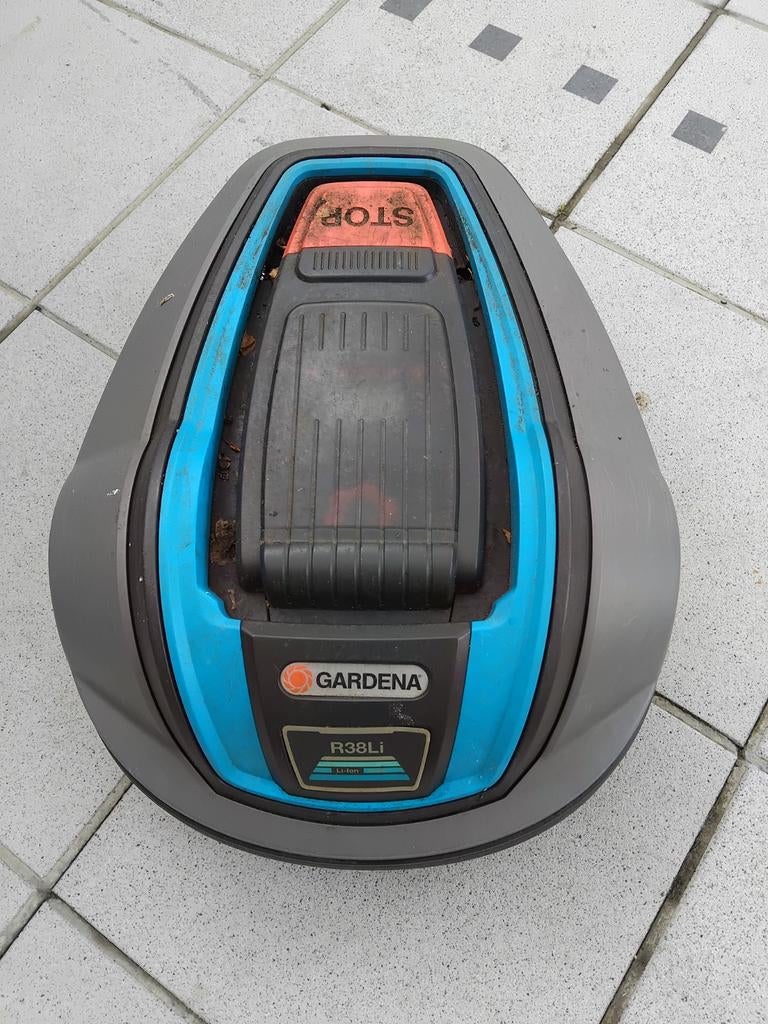 Met de Gardena robotmaaier R38Li, laadstation is stuk, robot, Tuin en Terras, Ophalen, Gebruikt, Gardena