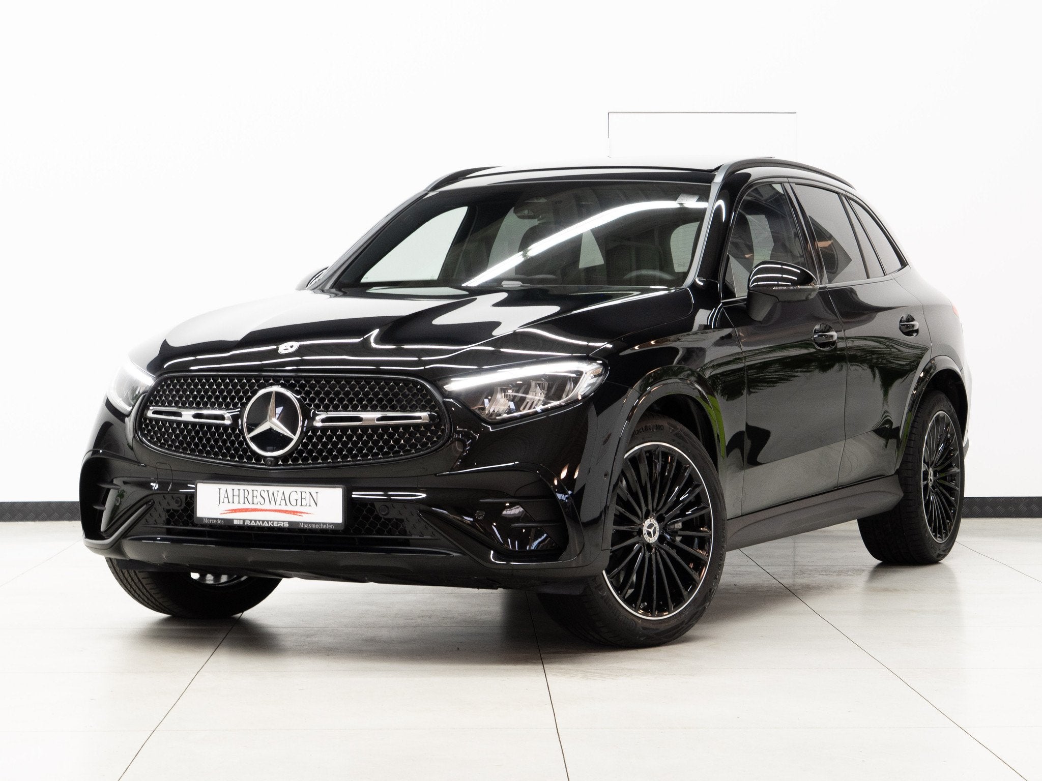 Mercedes-Benz GLC 300 4M AMG Night 20" PANORAMA Trekhaak 360, Autos, 170 g/km, Entreprise, Carnet d'entretien, Alcantara