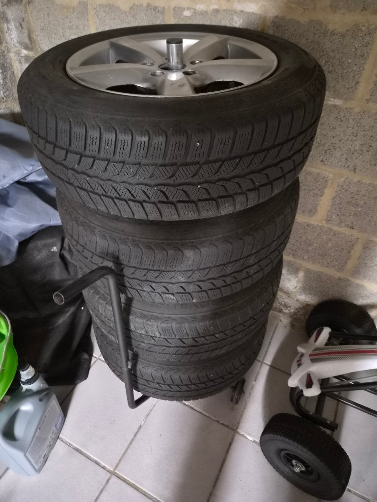 Pneus d'hiver 205/60 R16 avec jante, Pneus et Jantes, Pneus hiver, 16 pouces, Véhicule de tourisme