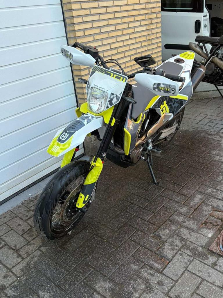 Husqvarna supermotard, Motos, Motos | Husqvarna, Particulier