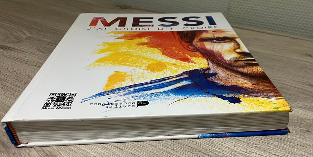 LIVRE MESSI (356 PAGES), Boeken, Science fiction, Ophalen, Zo goed als nieuw