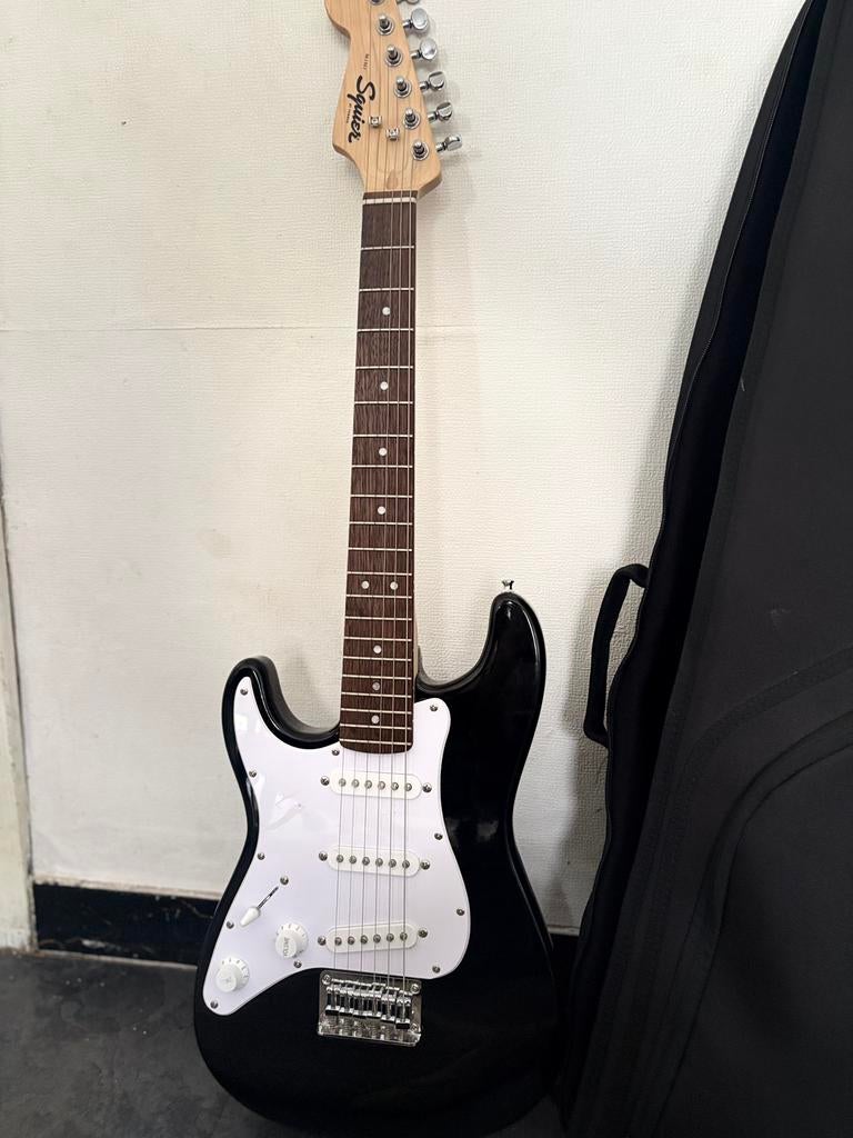Elektrischegitaar Squier Strat+kabel&strap zo goed als nieuw, Muziek en Instrumenten, Snaarinstrumenten | Gitaren | Elektrisch
