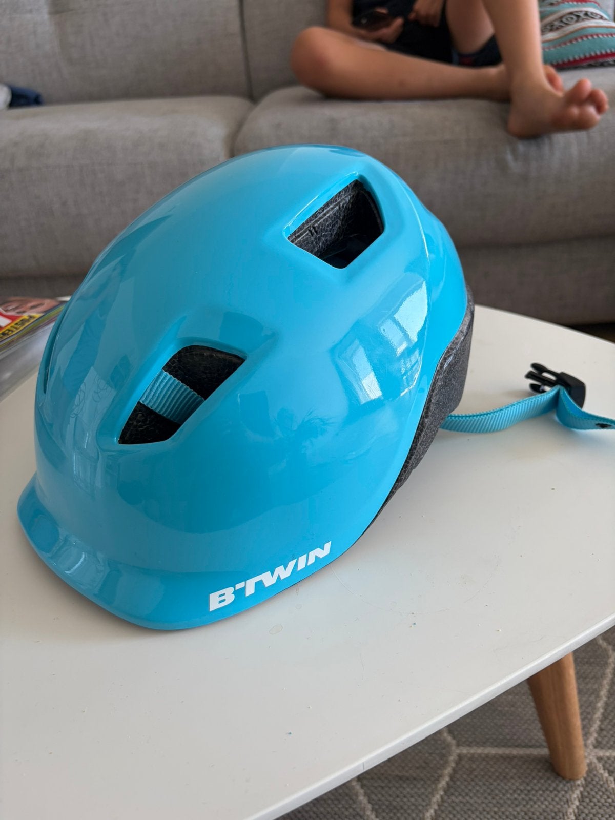 Two helmets, Fietsen en Brommers, Fietsaccessoires | Fietshelmen, Ophalen of Verzenden, Zo goed als nieuw