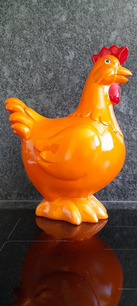 Dierenbeeld Kip oranje, Tuin en Terras, Ophalen of Verzenden, Nieuw, Kunststof, Dierenbeeld
