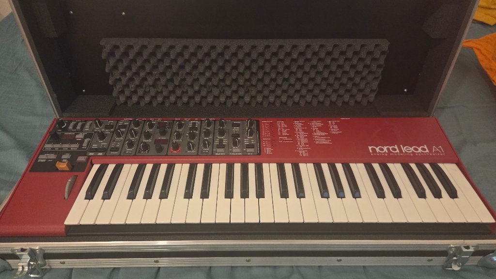 Clavia Nord Lead A1, Musique & Instruments, Synthétiseurs, Autres marques, Avec valise ou flightcase, Comme neuf, Enlèvement