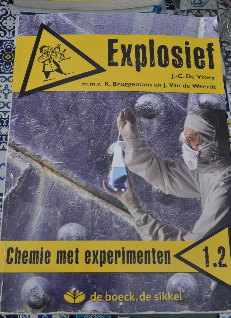 Chemieboek Explosief , chemie met experimenten (nederlands), Ophalen, Zo goed als nieuw, Scheikunde
