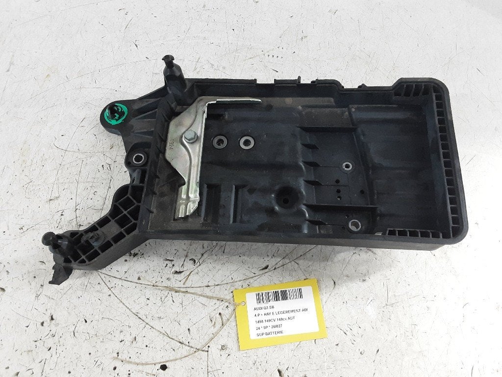 SUPPORT DE BATTERIE Audi Q3 (F3B) (5QF915325B), Auto-Union-Straße  1,
85057  Ingolstadt, DE, Info@audi.de, Audi, Utilisé