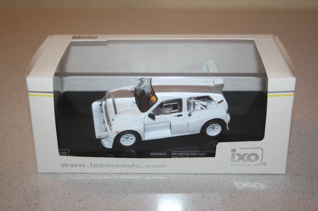 1:43 IXO MG Metro GR4 1985 rally spec wit., Enlèvement ou Envoi, Comme neuf, Voiture