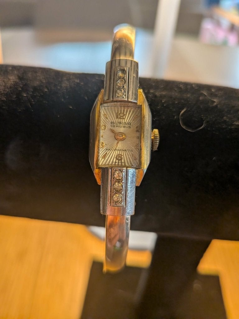Montre mécanique ancienne pour femme. BURSA / Suisse, Enlèvement, Acier