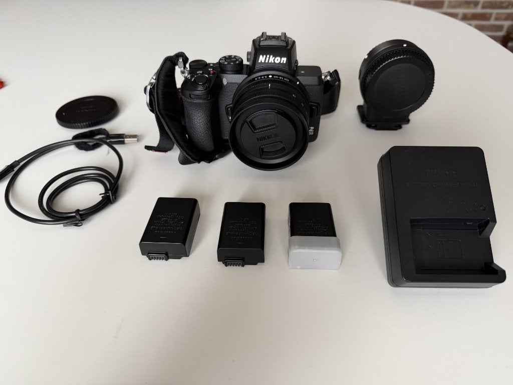 Nikon Z50 + Objectif 16-50mm + Adaptateur FTZ - A saisir, TV, Hi-fi & Vidéo, Stabilisation d'image, Poignée, Comme neuf, Enlèvement