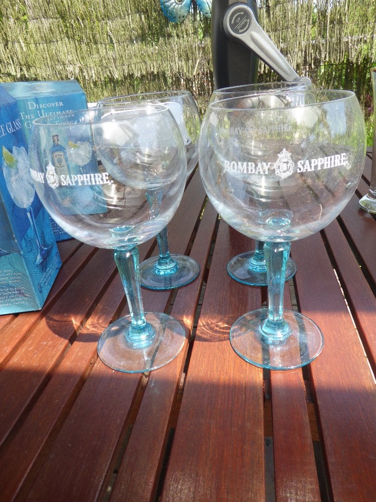 Bombay Sapphire  ,verre a gin , 4 verres + boite, Verzamelen, Ophalen, Zo goed als nieuw, Borrel- of Shotglas