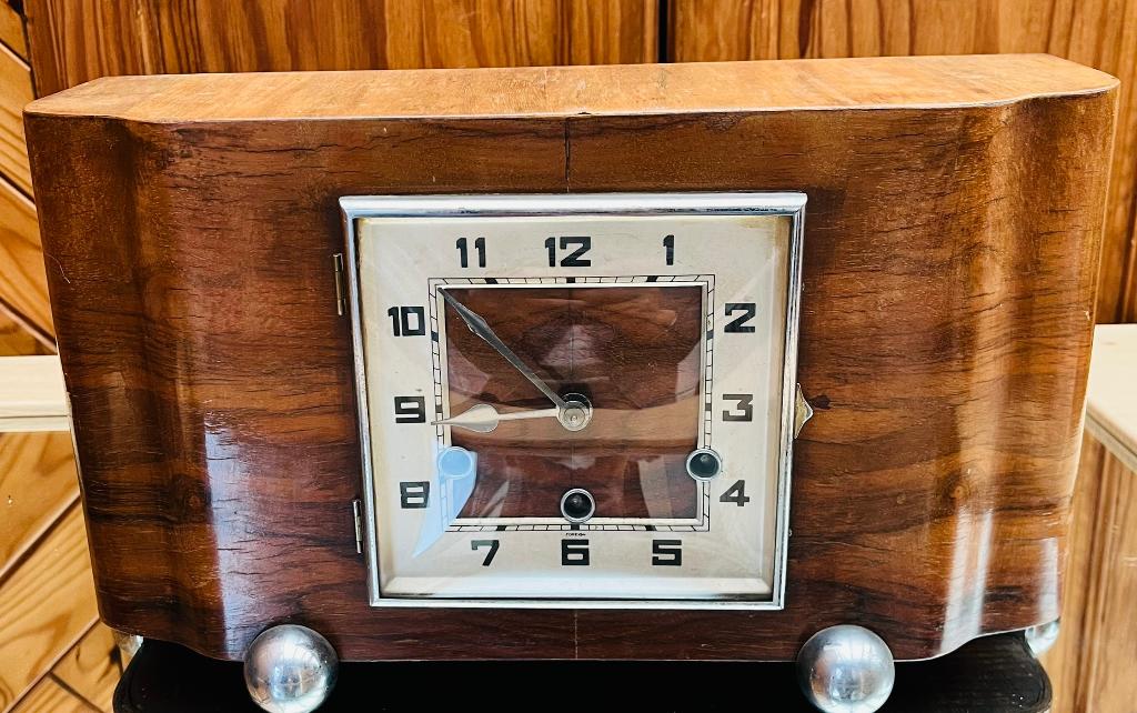 Werkende Art Deco schouwklok slagwerk jaren 30  met sleutel, Antiek en Kunst, Antiek | Klokken, Ophalen