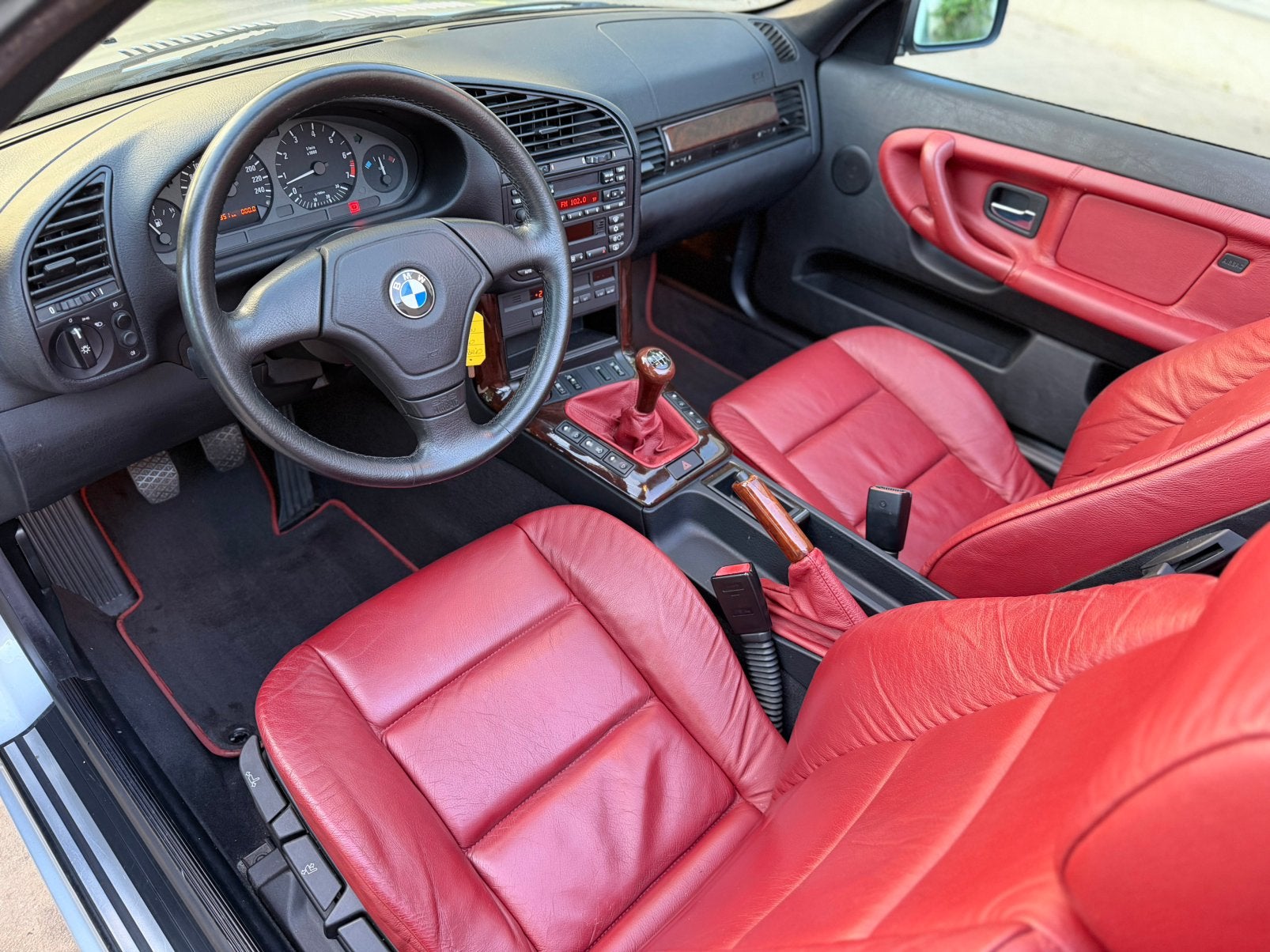 BMW 320i E36 Cabrio/Facelift/Airco/Rood/Leder/GEKEURD, Autos, Achat, Entreprise, Cabriolet, Boîte manuelle