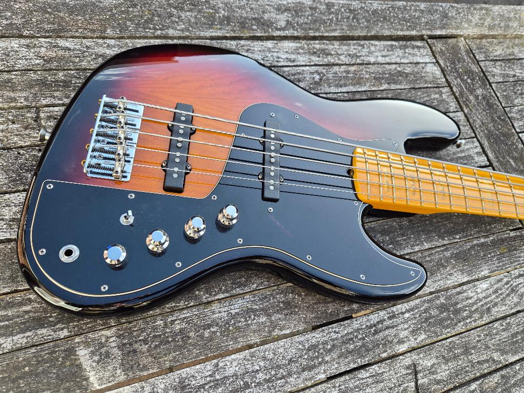 USA Fender Marcus Miller Jazz Bass V 2009 Sunburst, Musique & Instruments, Enlèvement, Comme neuf, 5 cordes