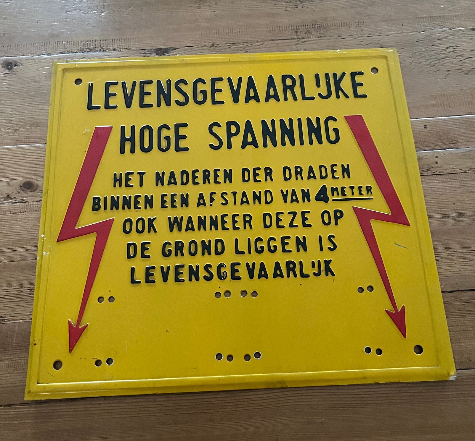 Bord gevaarlijke dpanning!!, Ophalen, Zo goed als nieuw