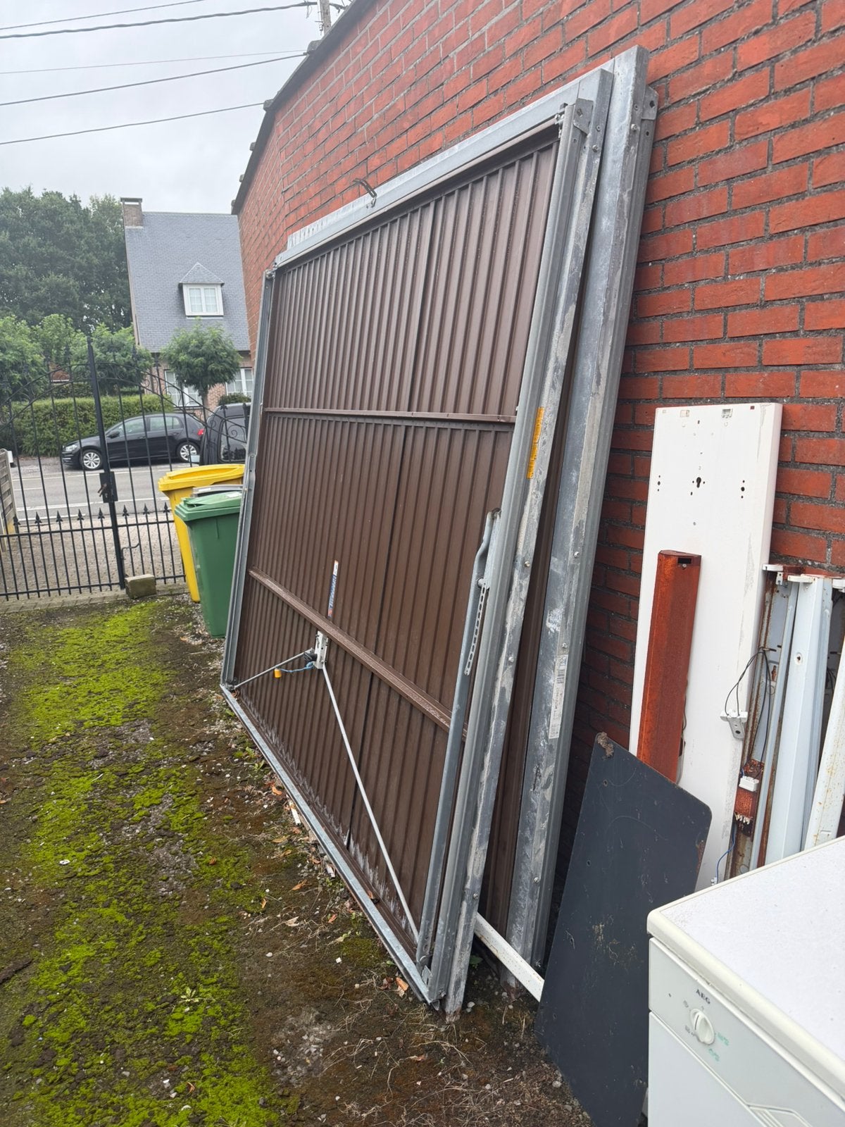 Garagepoorten 2 stuks compleet incl sleutels -snel weg, Doe-het-zelf en Bouw, Ophalen, Gebruikt, 120 cm of meer, Garagedeur