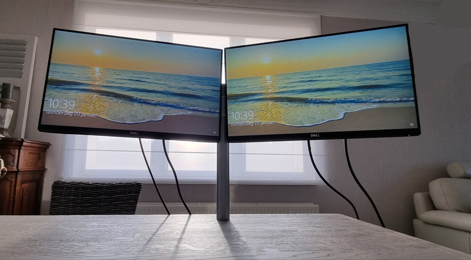 2x Dell monitoren + office statief, Computers en Software, Ophalen of Verzenden, HD