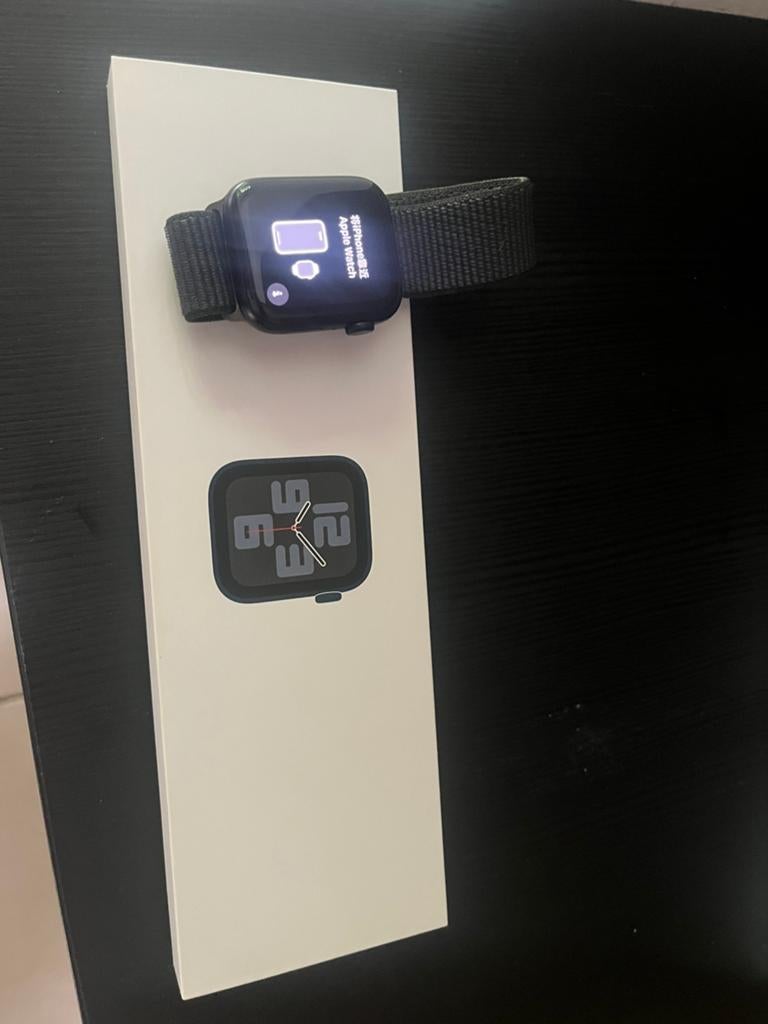 Apple Watch SE 2e Génération 44mm Midnight + Boîte, Enlèvement, État, Comme neuf, Noir