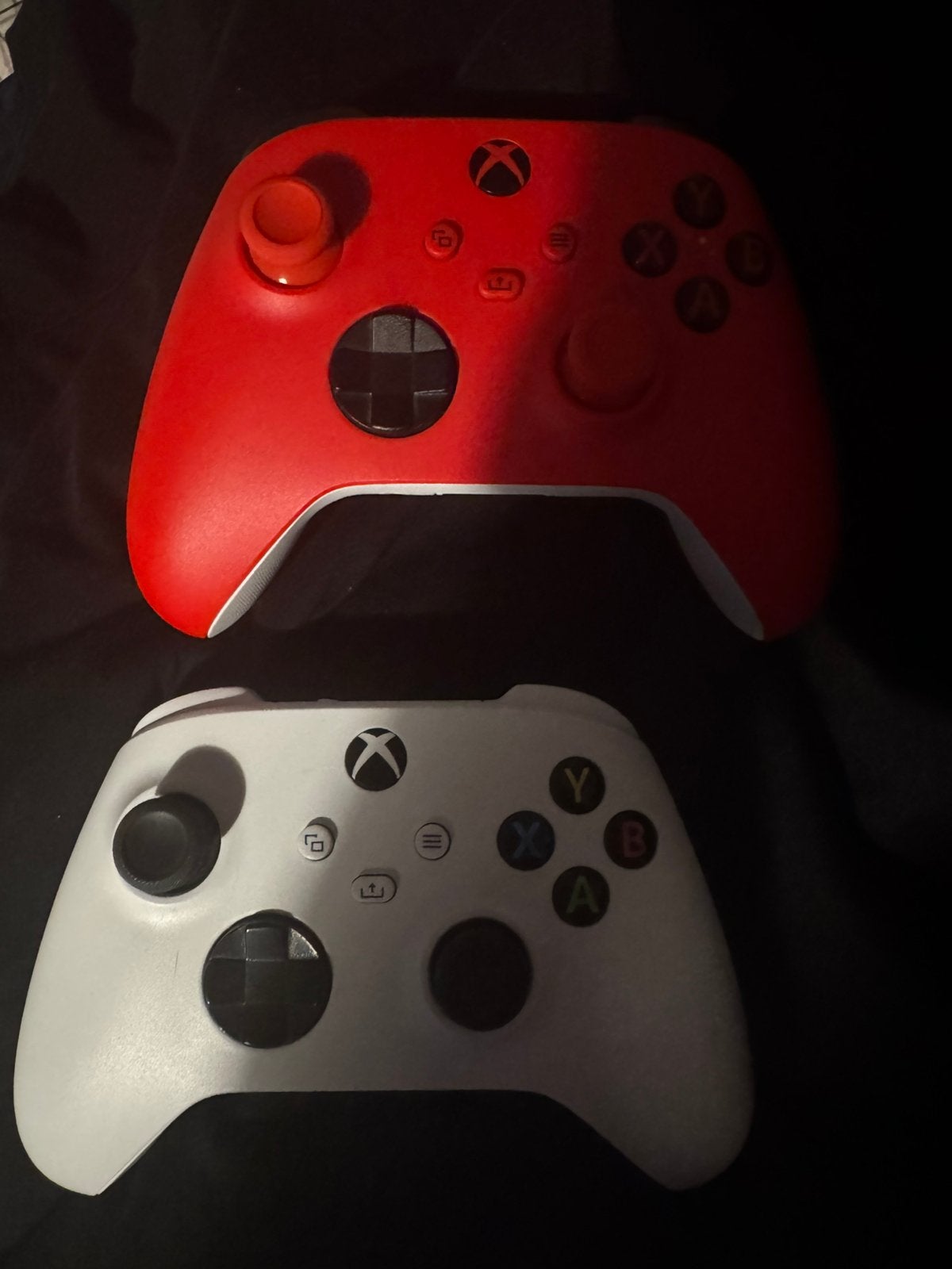 2 manettes Xbox, Consoles de jeu & Jeux vidéo, Consoles de jeu | Xbox | Accessoires, Enlèvement ou Envoi, Comme neuf
