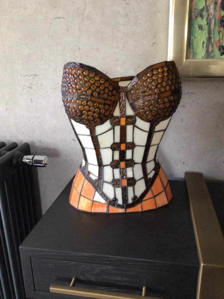 Tiffany stile lamp ( corset ), Enlèvement