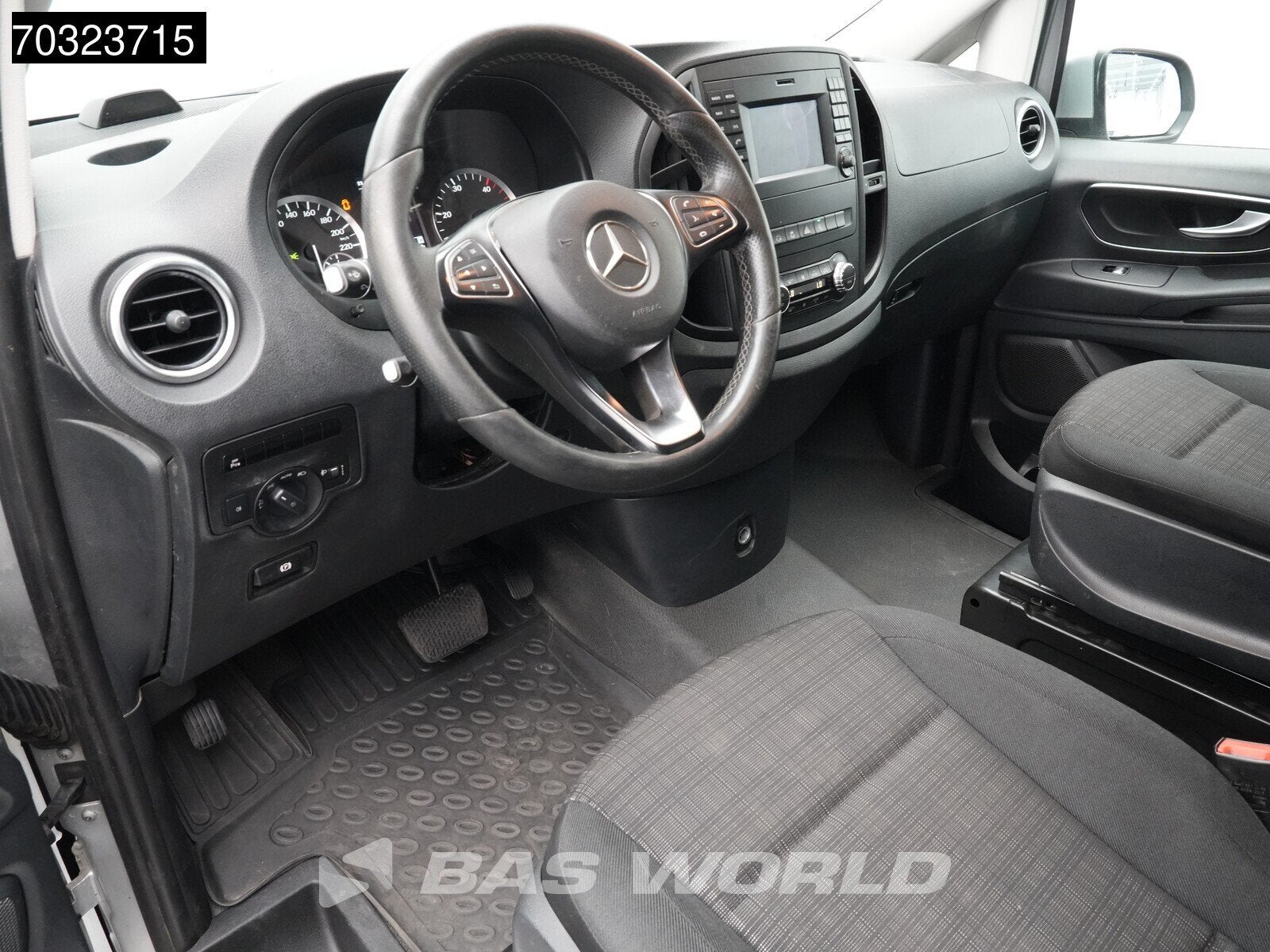 Mercedes Vito 114 Automaat Dubbel Cabine L2H1 Trekhaak Airco, Euro 5, Stof, Gebruikt, 4 cilinders