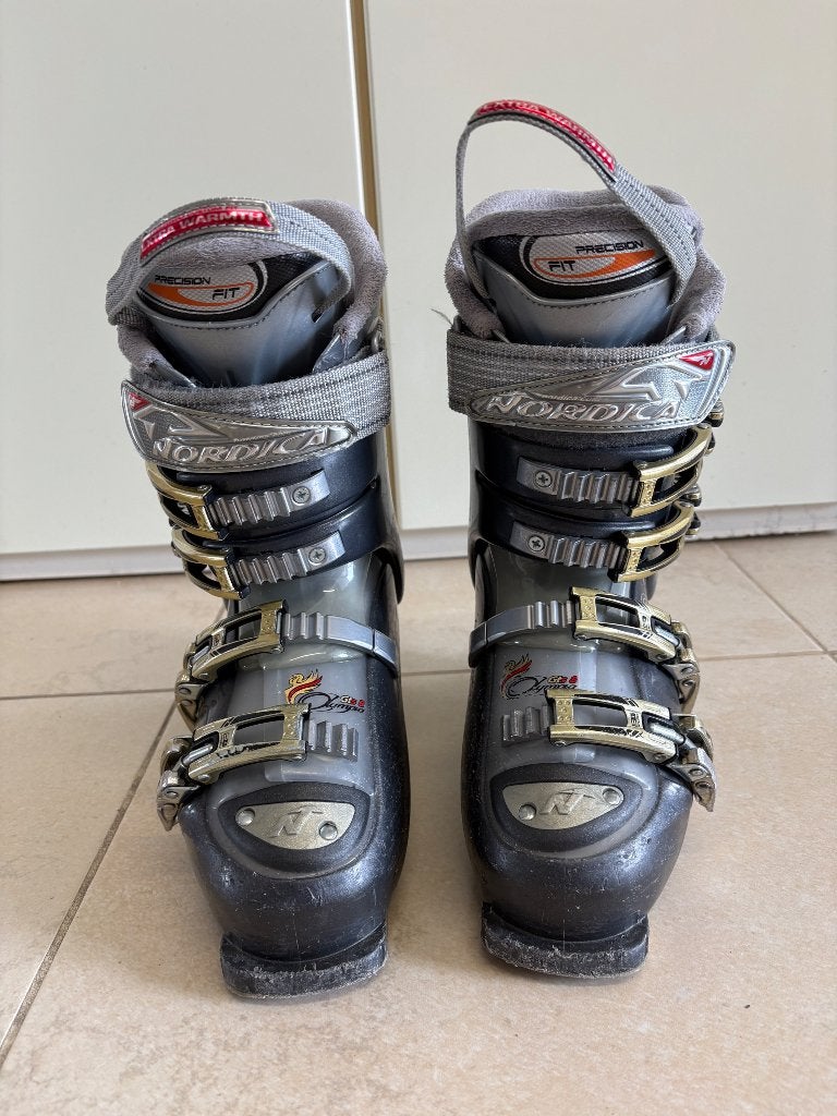 Chaussures de ski Nordica femmes — taille 24,5 (EU 38/39), Sports & Fitness, Enlèvement, Utilisé, Nordica, Chaussures