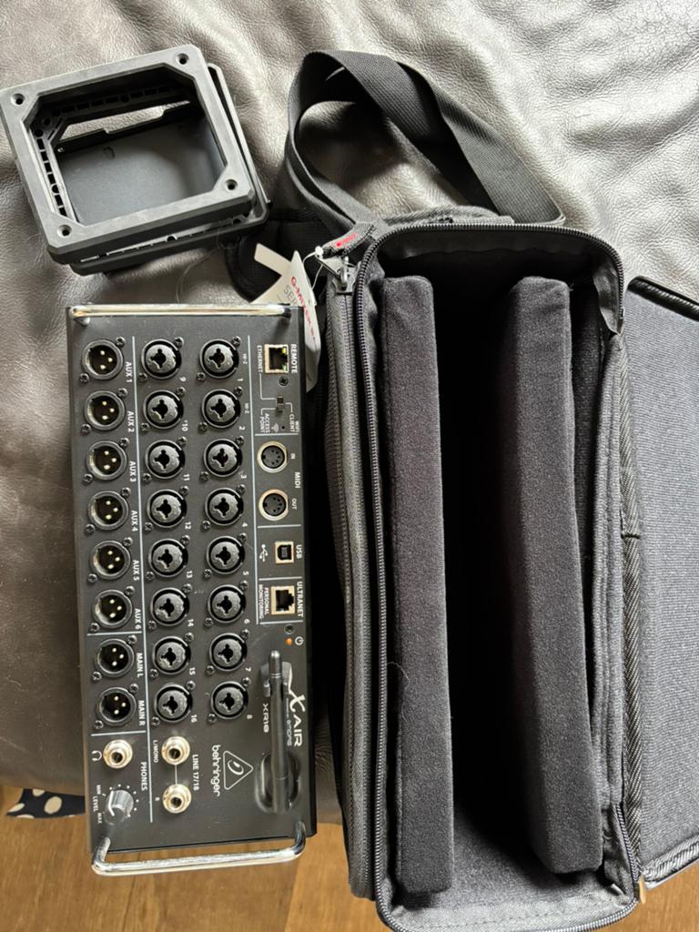 Behringher xair18 + tas, Muziek en Instrumenten, Overige Muziek en Instrumenten, Ophalen of Verzenden, Zo goed als nieuw