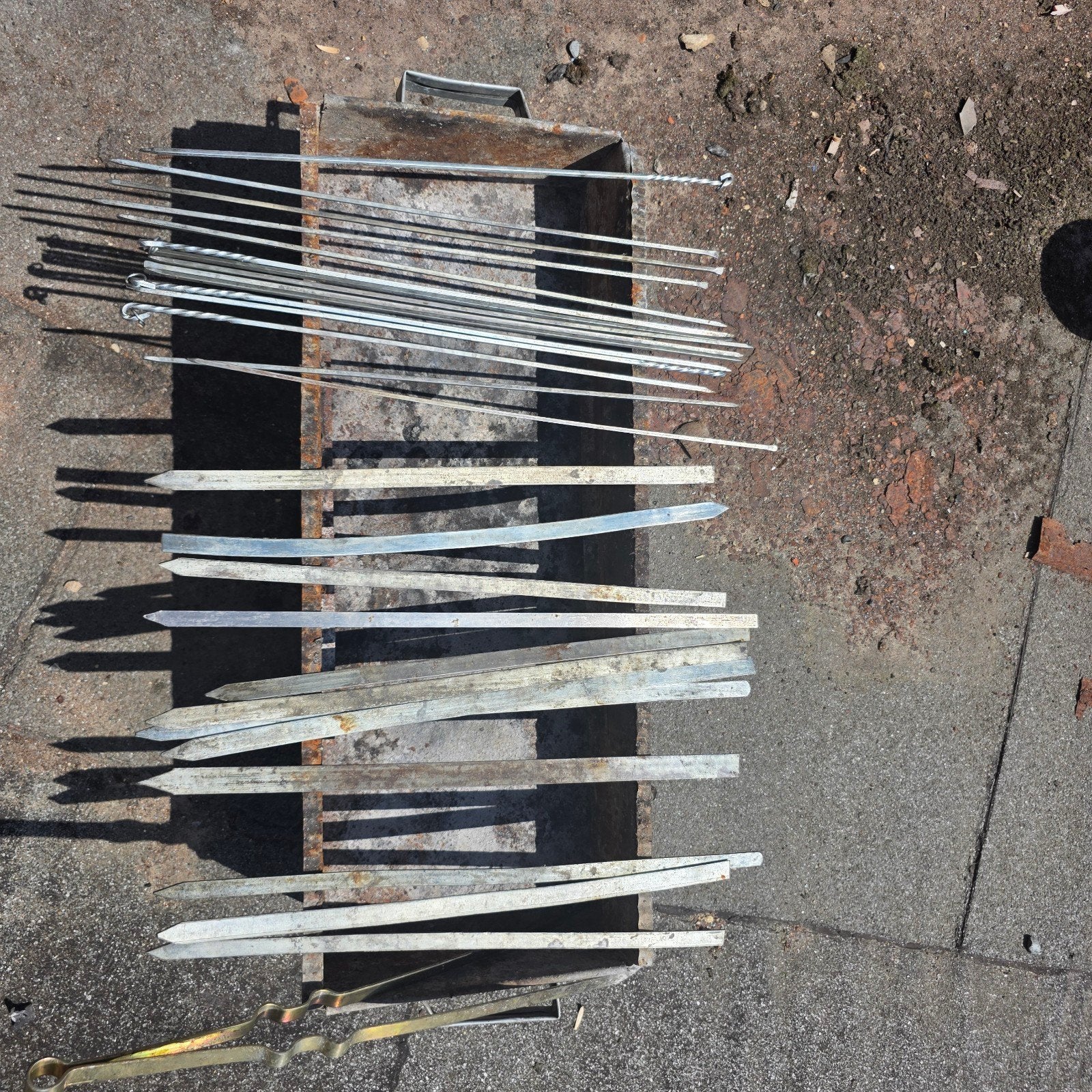 BBQ-grill met 25 spiesjes, Caravans en Kamperen, Ophalen of Verzenden