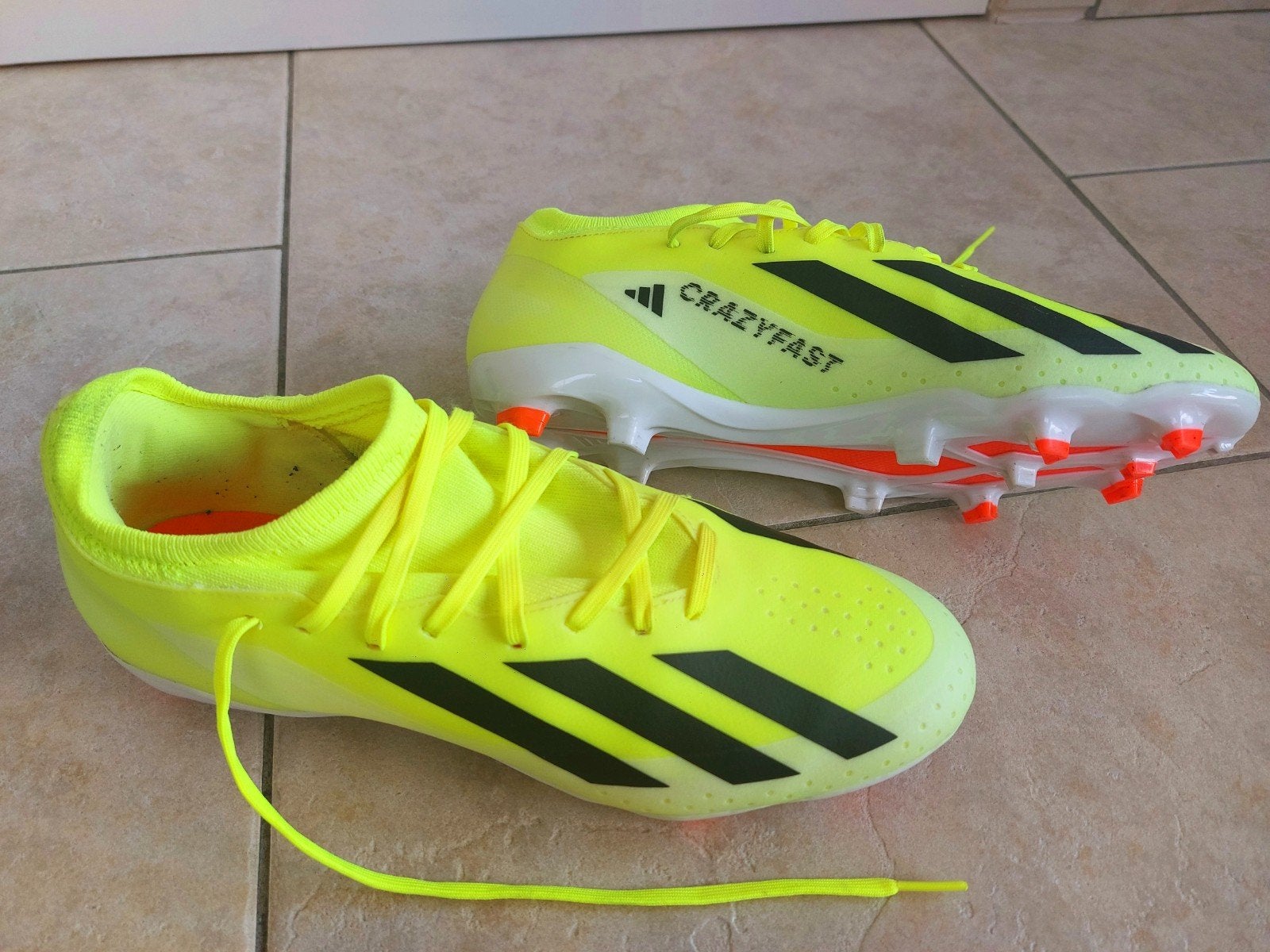 Voetbalschoenen 43,5-44 geel adidas X Crazyfast League FG, Ophalen of Verzenden, Zo goed als nieuw, Schoenen