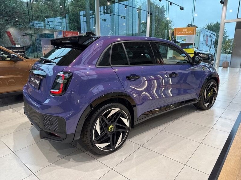 Abarth 600e Scorpionisimma electric 54kWh 280 pk, Autos, Achat, Autres couleurs, Noir, 5 portes