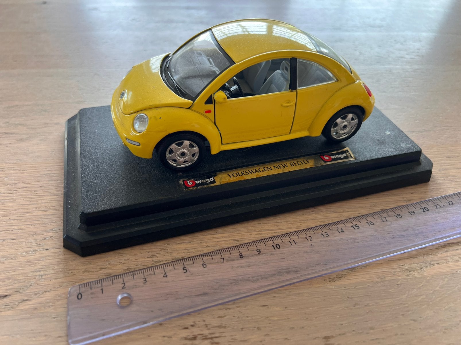 Volkswagen new beetle, Hobby & Loisirs créatifs, Enlèvement ou Envoi, Comme neuf, Burago