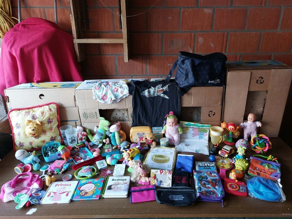 Rommelmarkters drie banaan dozen vol voor 9€, Diversen, Ophalen