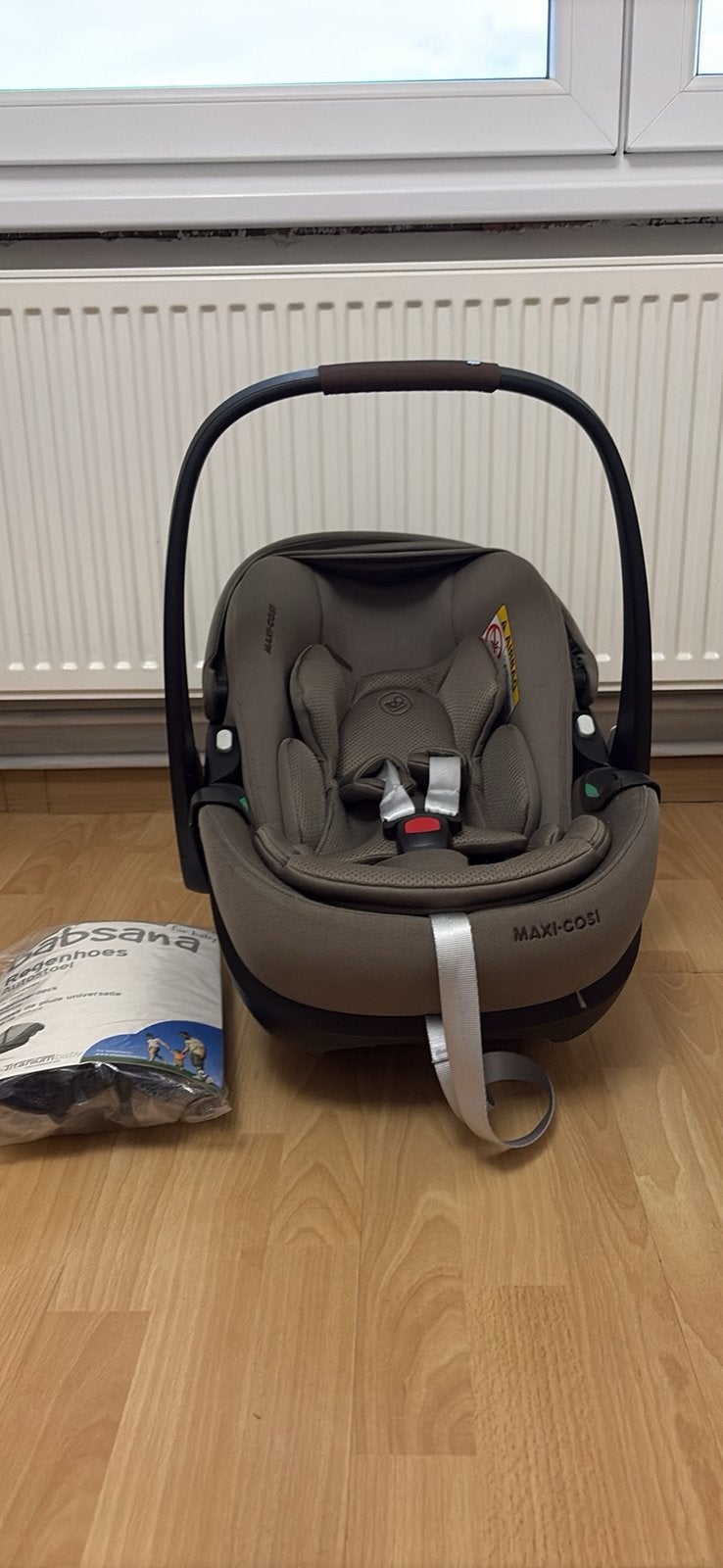 Maxi Cosi Pebble 360 Pro2 avec housse anti-pluie, Enfants & Bébés, Enlèvement, Comme neuf