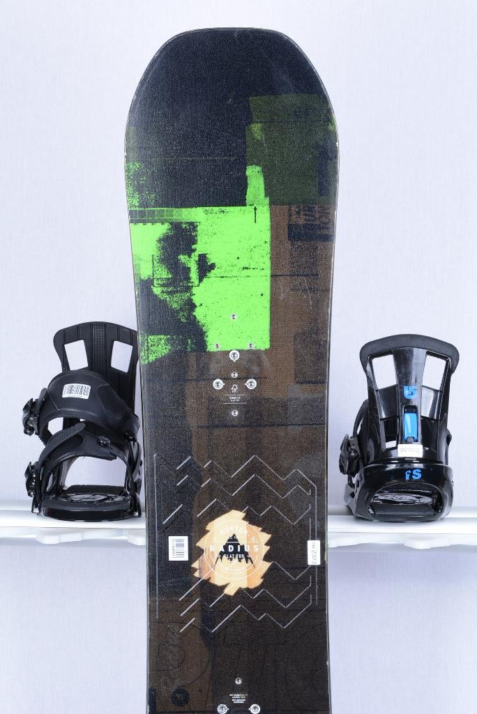 Planche à neige 135 BURTON RADIUS, noir/vert, woodcore, Enlèvement ou Envoi, Utilisé, Fixations