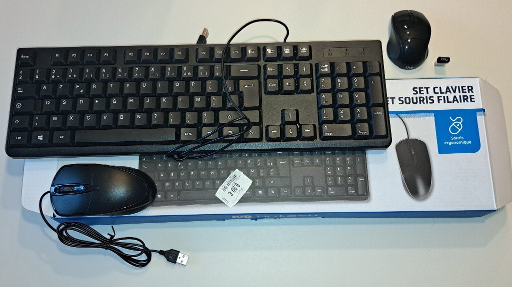 Lot clavier + souris avec fil + souris sans fil.Neufs., Informatique & Logiciels, Enlèvement, Neuf, Sans fil