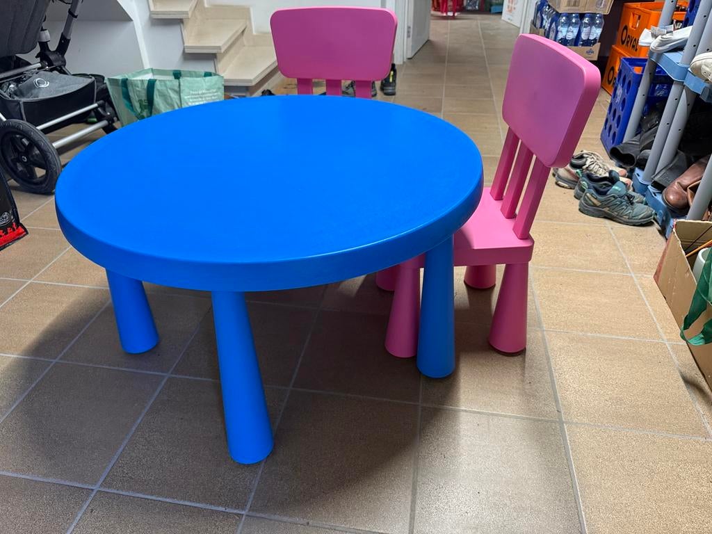IKEA Mammut-tafel + 2 stoelen en Minnie-tafel + 1 stoel, Ophalen, Gebruikt