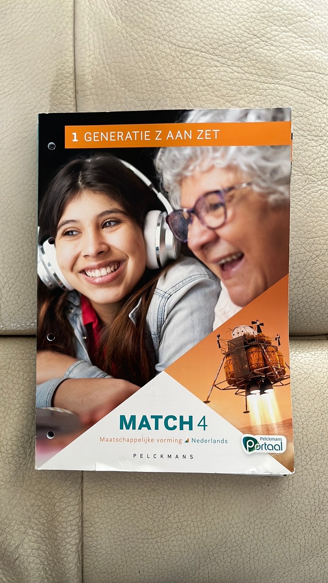 Match 4 boek 1 generatie Z aan zet, Ophalen of Verzenden, Zo goed als nieuw, Maatschappijleer