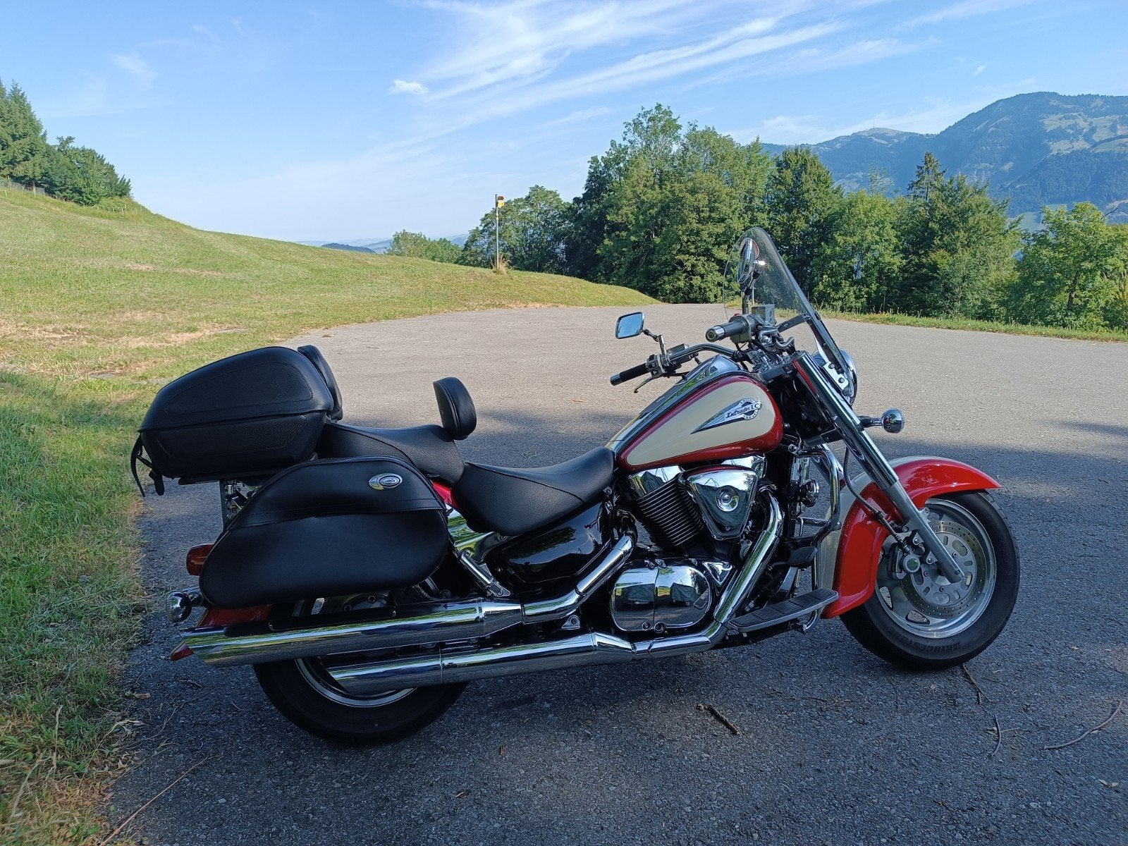 Prachtige Intruder 1500 te koop, weinig km veel extras!, Motos, Motos | Suzuki, Particulier, Chopper, plus de 35 kW, 2 cylindres