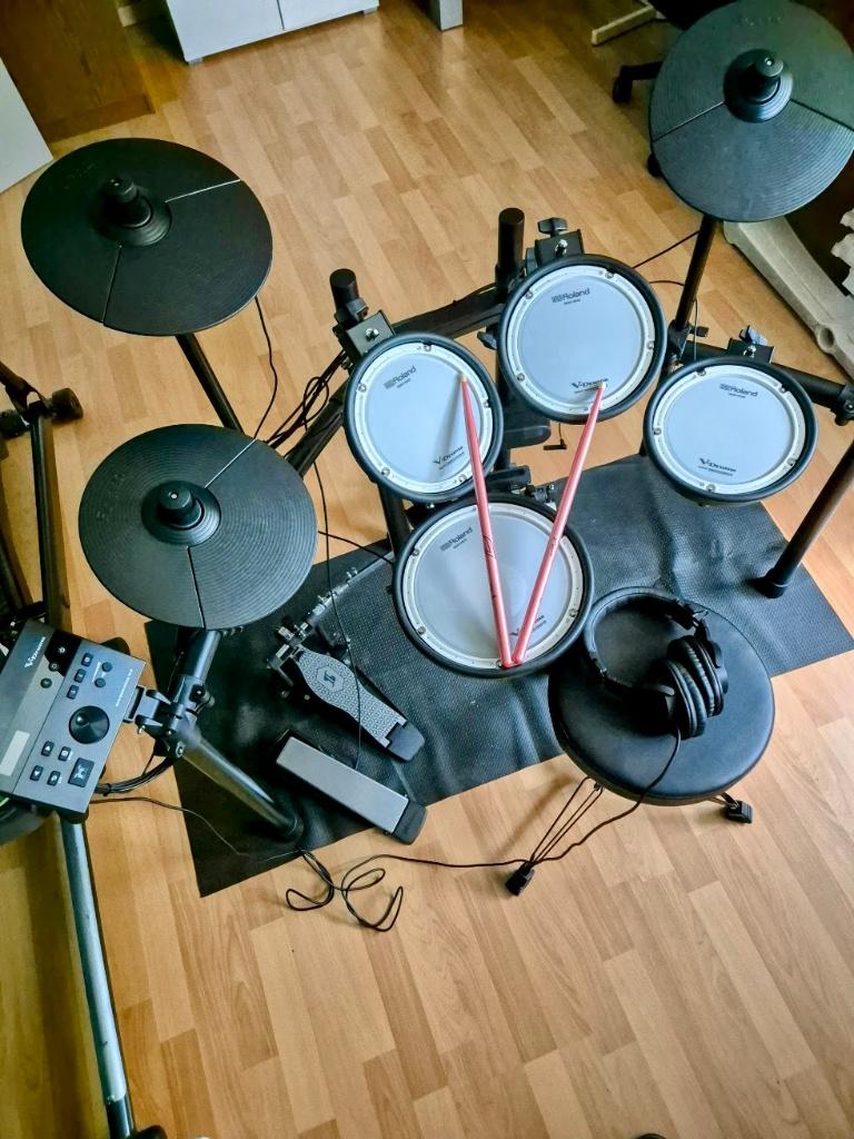 Roland electr. drum met dubb. basped, hoofdtel., stoeltje, Muziek en Instrumenten, Drumstellen en Slagwerk, Ophalen, Gebruikt