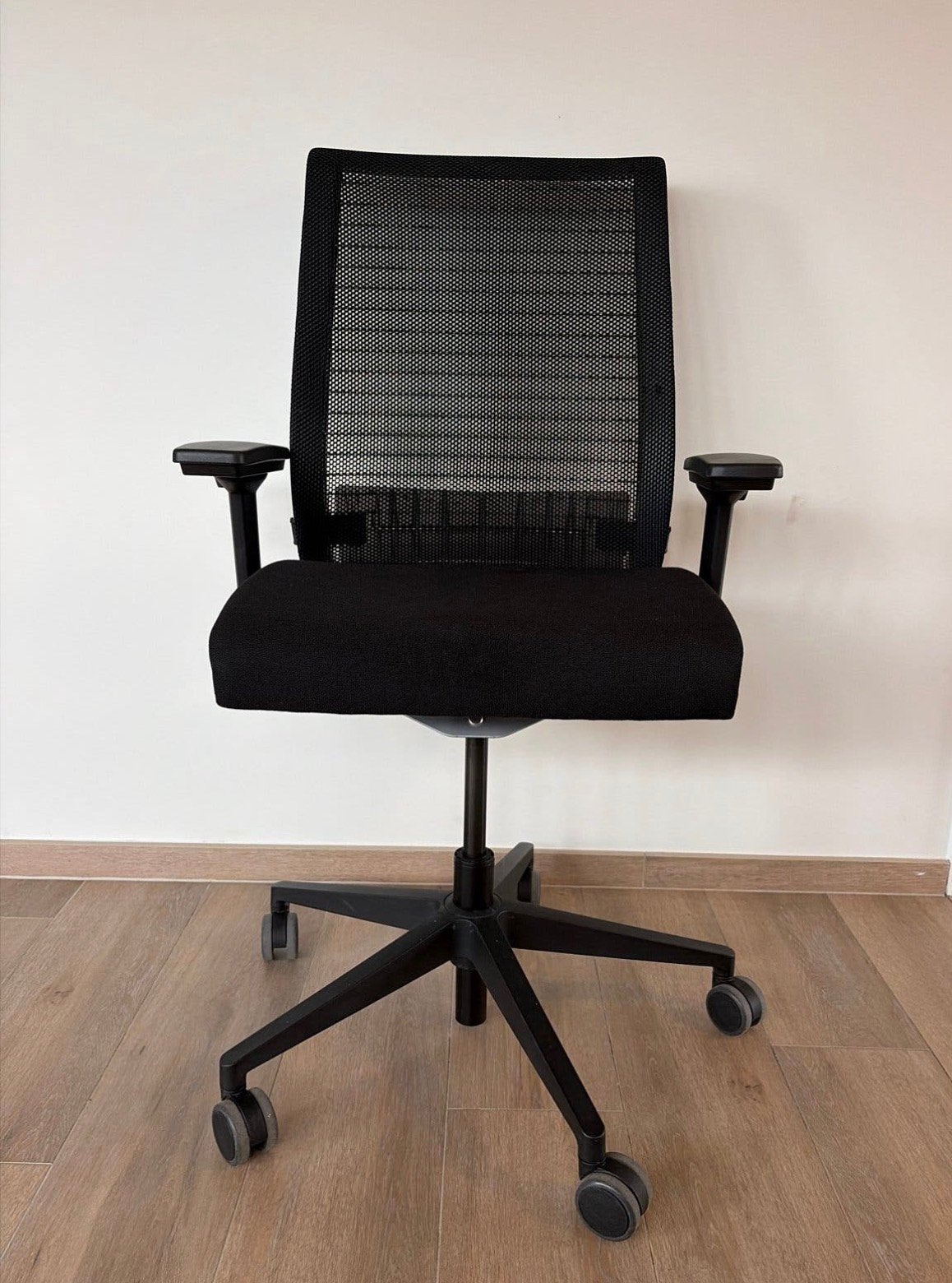 Steelcase Think V1 Bureaustoel met lumbaalsteun, Ophalen, Zwart, Zo goed als nieuw, Bureaustoel