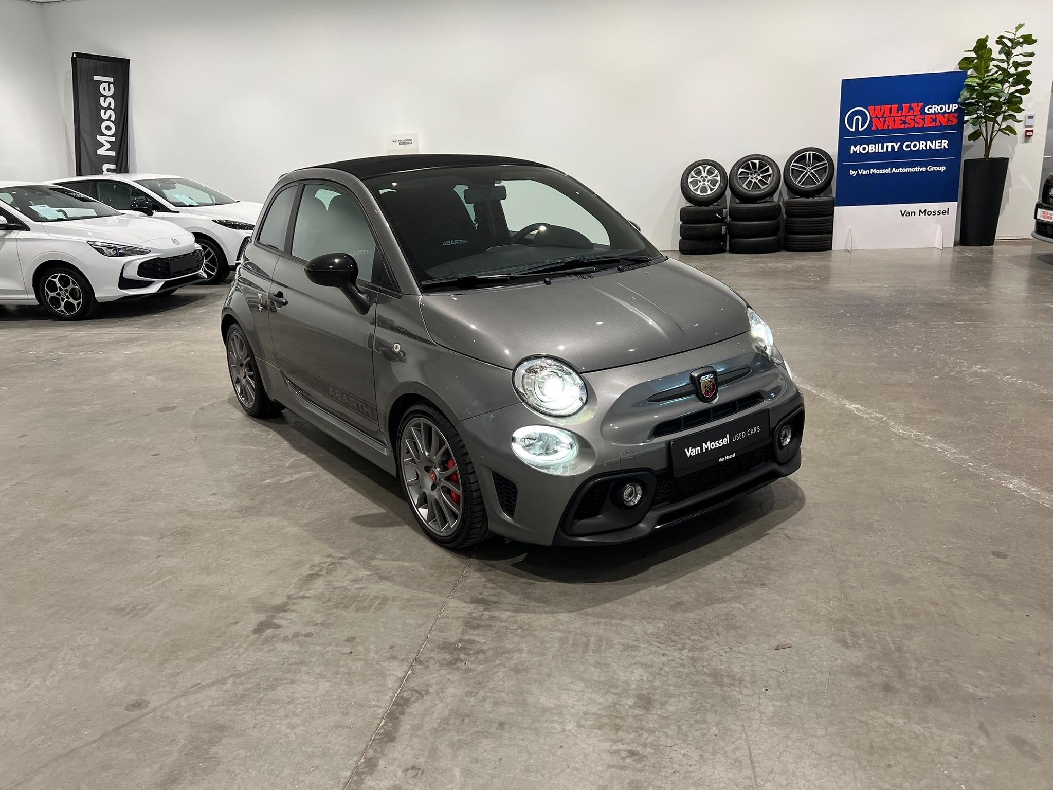 Abarth 500C 1.4 T-Jet 595 180PK Competizione DAB | CARPLAY |, Voorwielaandrijving, Stof, Gebruikt, 4 cilinders