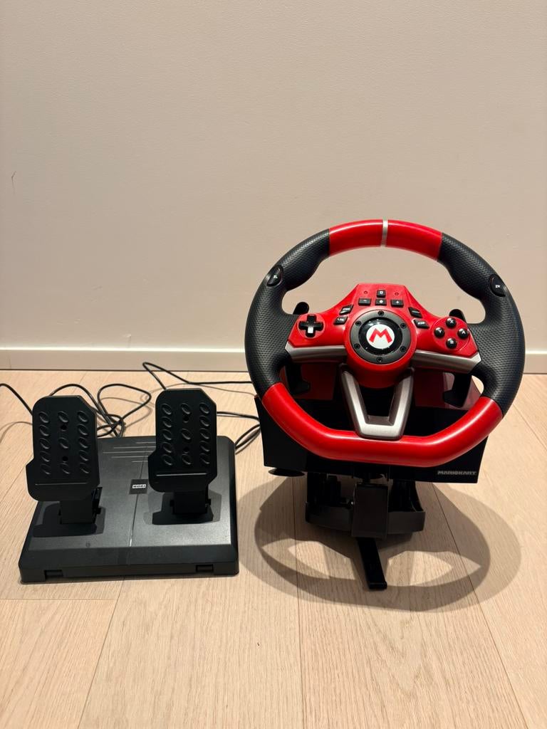 Volant Mario Kart + pédales – Nintendo Switch / Wii U, Consoles de jeu & Jeux vidéo, Consoles de jeu | Nintendo Consoles | Accessoires