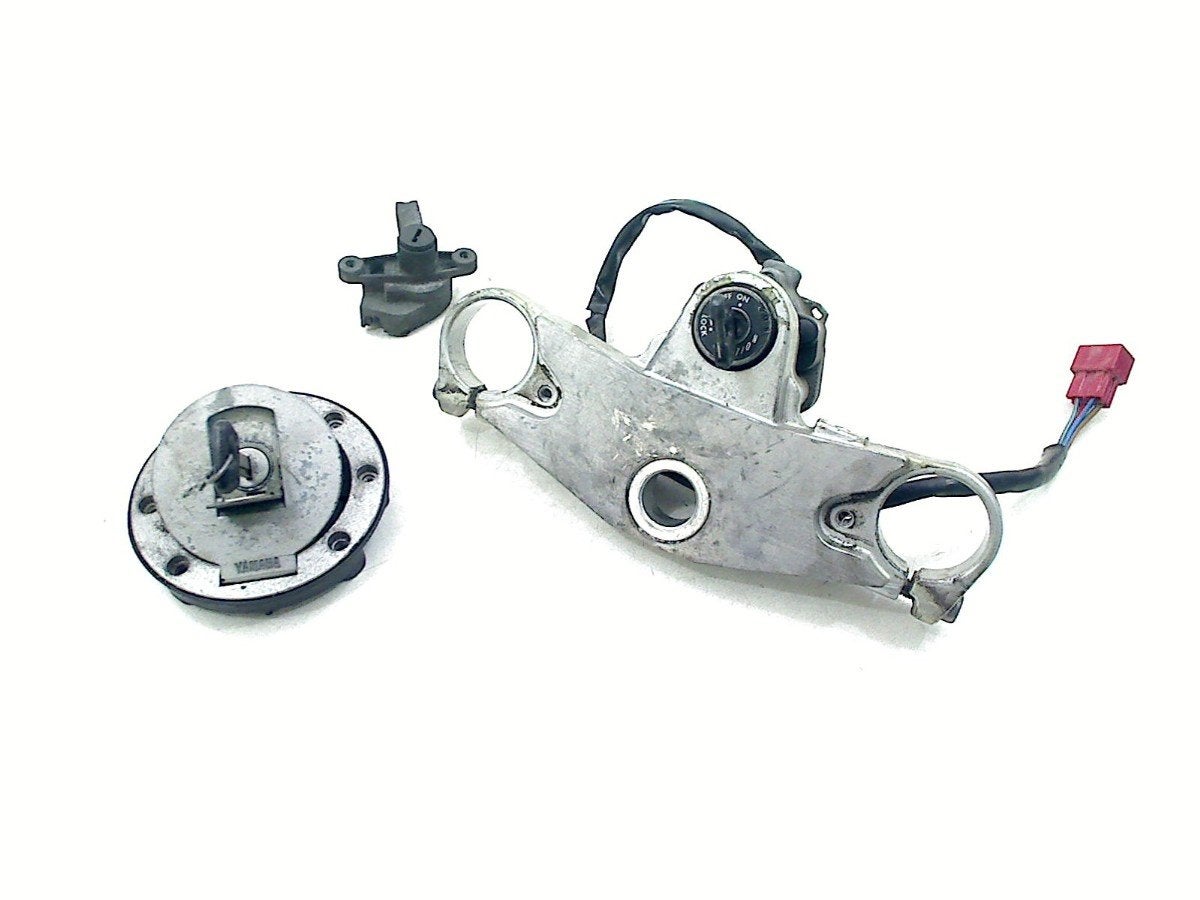 ENSEMBLE DE VERROU ET CYLINDRE DE PORTES Yamaha, Yamaha Motor Europe N.V., Utilisé, Customersupport@yamaha-motor.co.uk, Koolhovenlaan 101
1119 NC  Schiphol-Rijk, NL