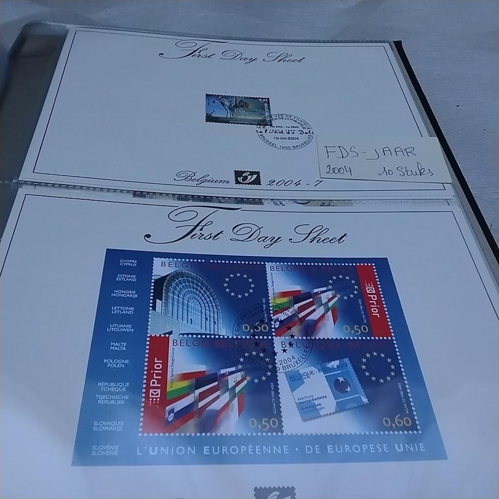BELGIE 10 FDS uit jaar 2004, Postzegels en Munten, Ophalen of Verzenden