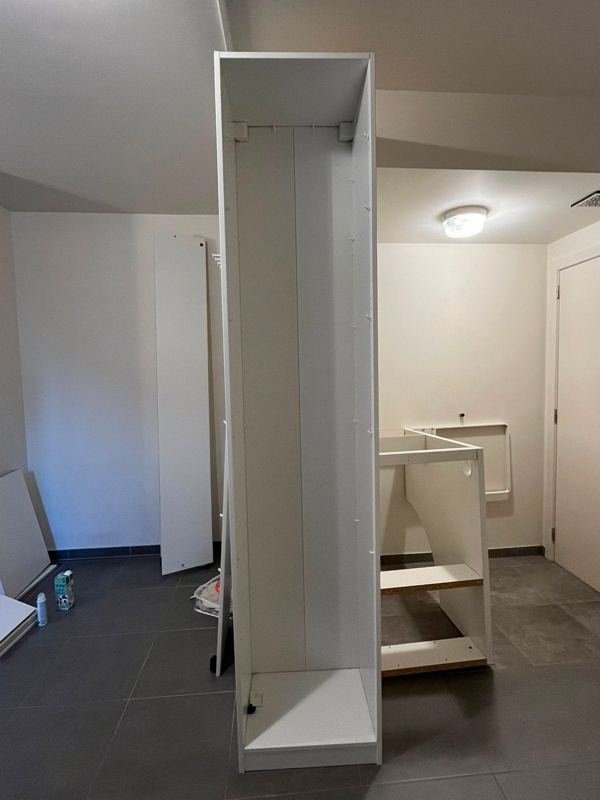 Witte kast, Ophalen, Met plank(en), Gebruikt, 200 cm of meer