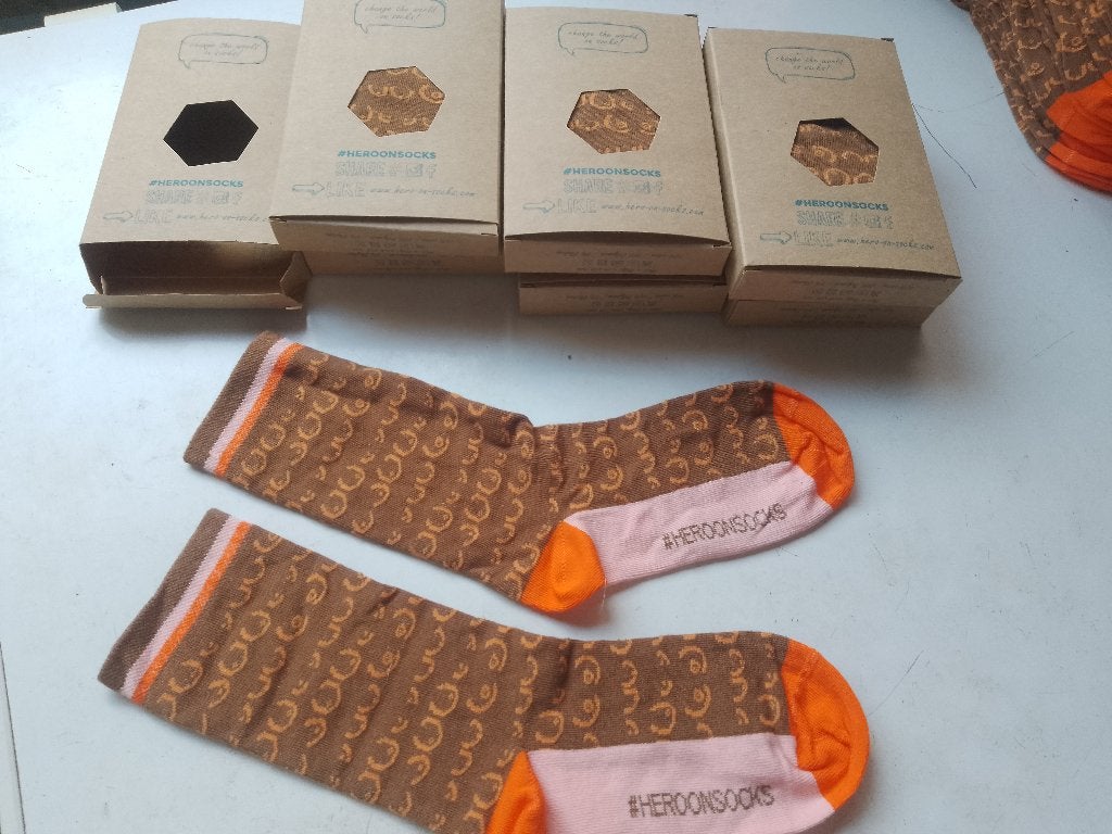 7 paar sokken kousen 27 - 30 kwaliteit in doosje, Neuf, Garçon ou Fille, Hero on socks, Chaussettes