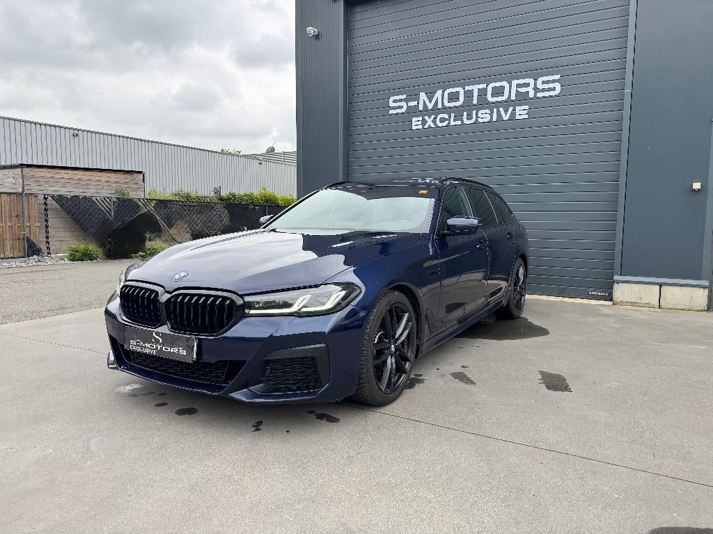 BMW 530d Xdrive LCI M LED/PANO/KEYLESS/CAMERA/GARANTIE, Auto's, BMW, Automaat, Blauw, Leder, Vierwielaandrijving