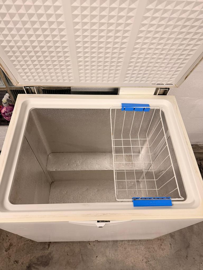 Diepvrieskist (dressoir) in zeer goede staat, Ophalen, Zo goed als nieuw, Vrieskast