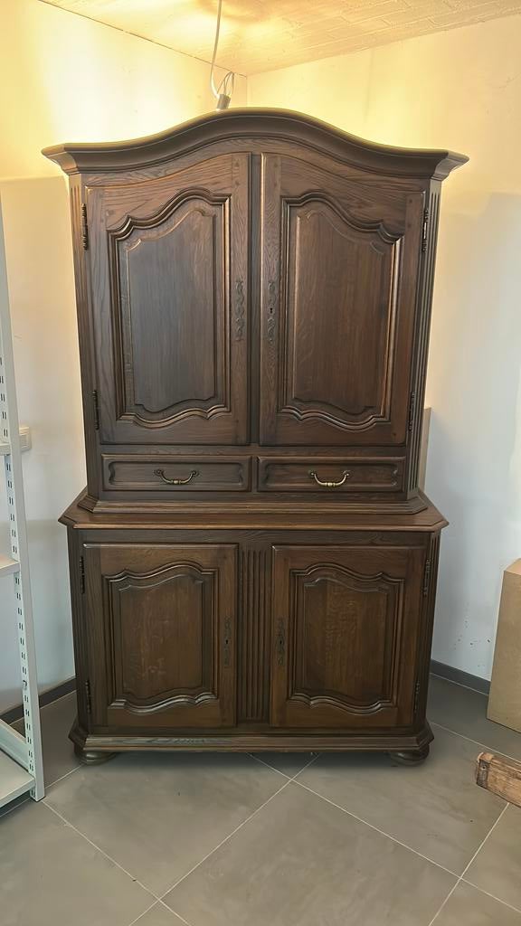 Oude tweedelige kast, Ophalen