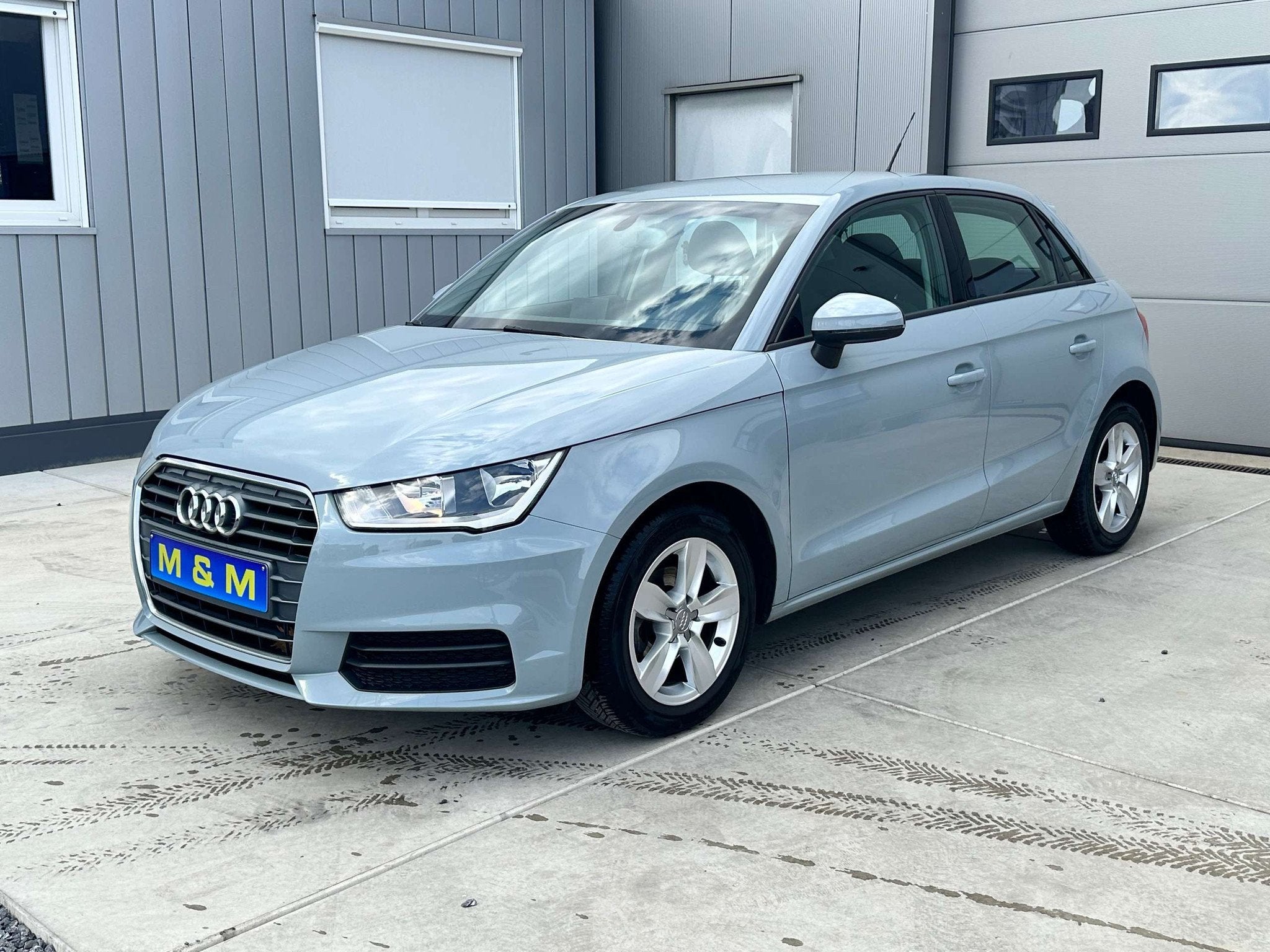 Audi A1 A1 Sportback 1.0 TFSI * 12 M Garantie *, https://public.car-pass.be/vhr/8126629b-a804-4107-9dc7-74989f79b807, Argent ou Gris